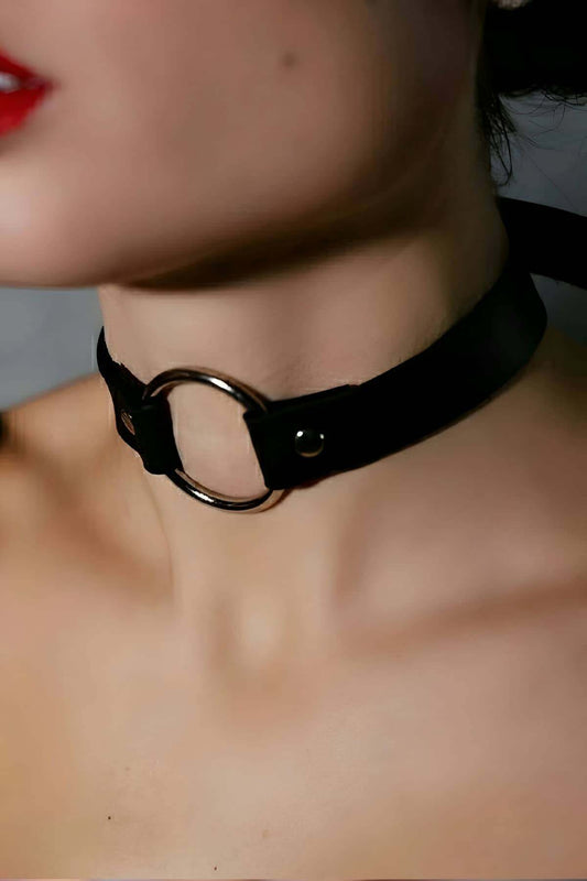 Adjustable Stylish Leather Choker with Single Ring Detail
