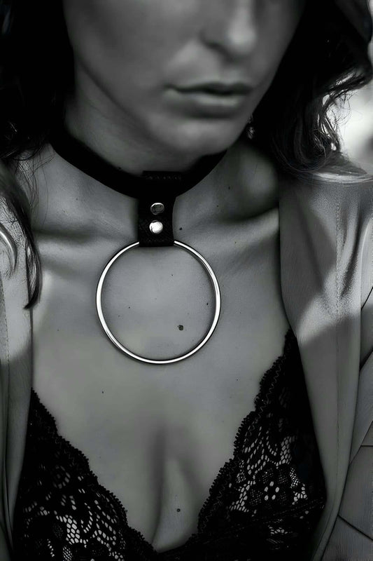 Stylish Choker with Large Ring Detail