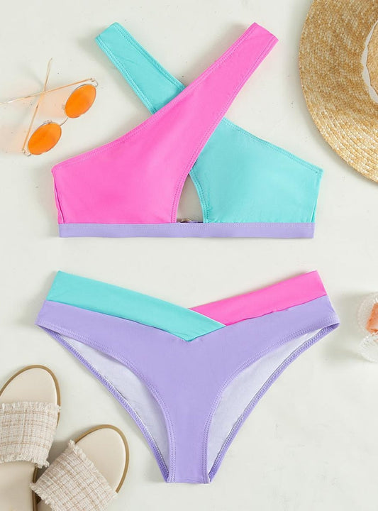 Bold High-Waist Bikini – Crisscross Style