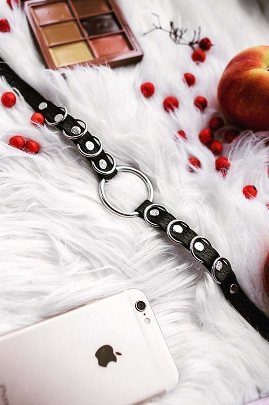 Adjustable Stylish Leather Choker Neck Accessory with Ring Detail