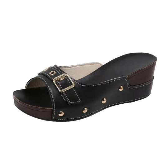 Chasing That Fame Flat Sandals